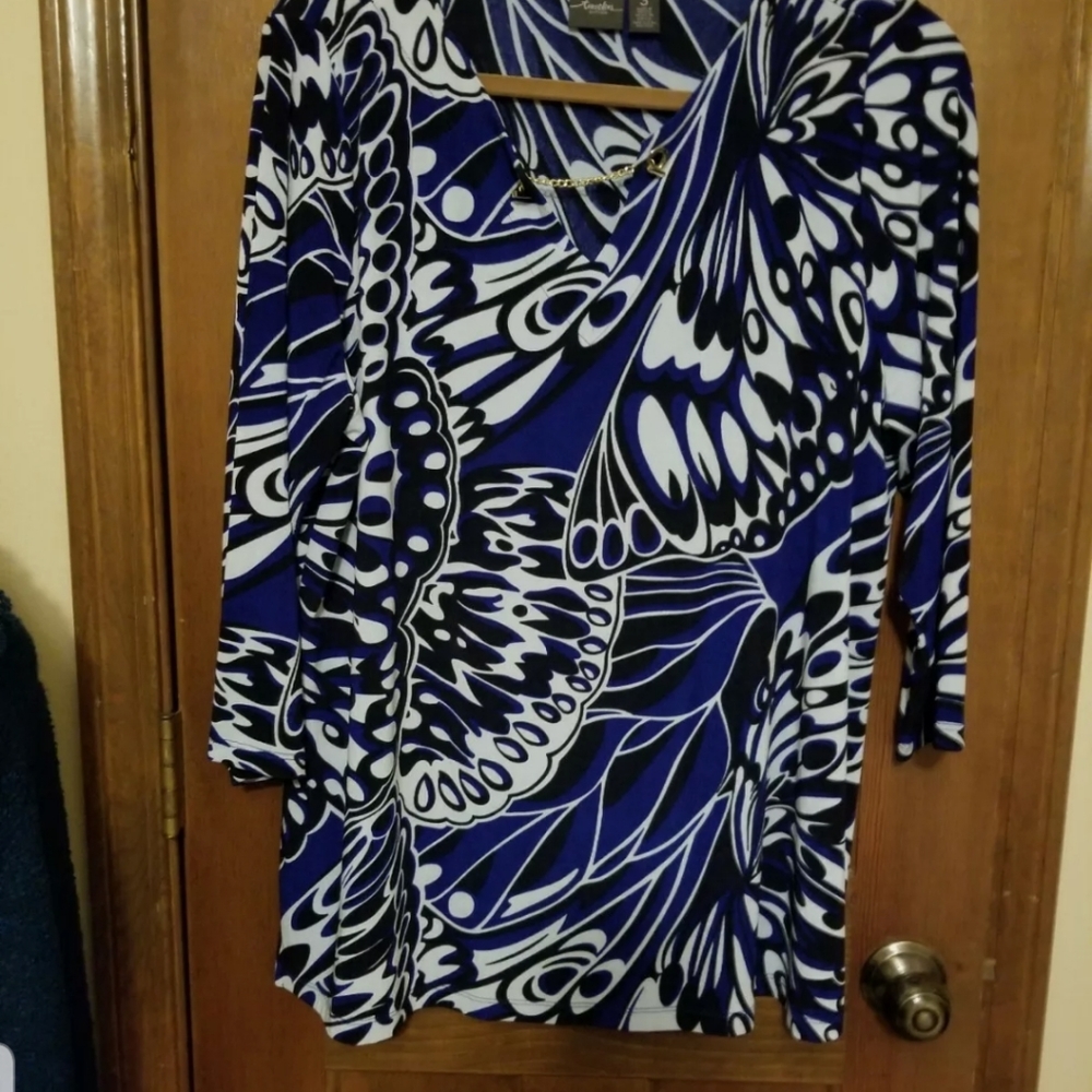 Chicos Travelers Knit Top/multiple Colors of Blue.